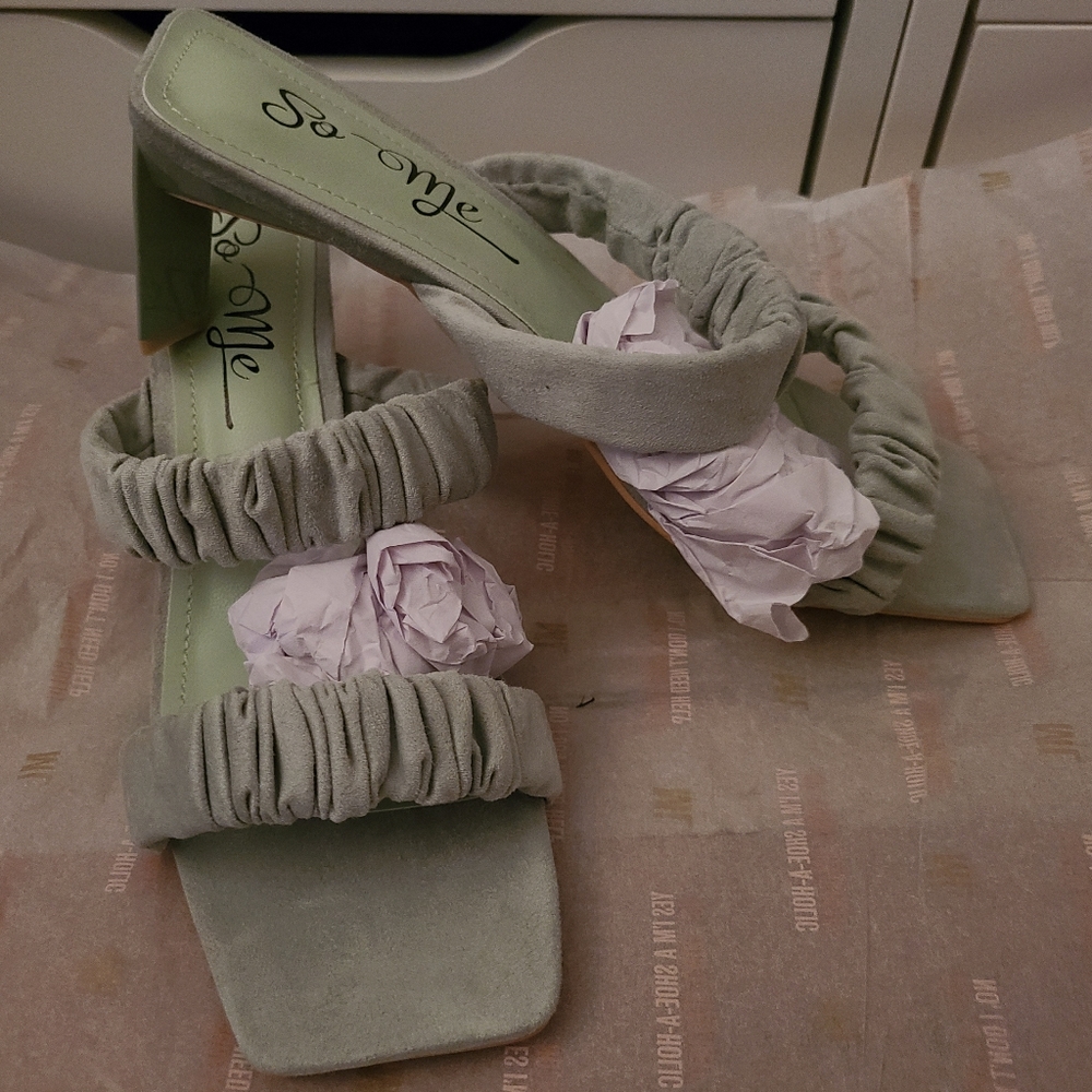 New with no box. Sage color slides. Size 6.5